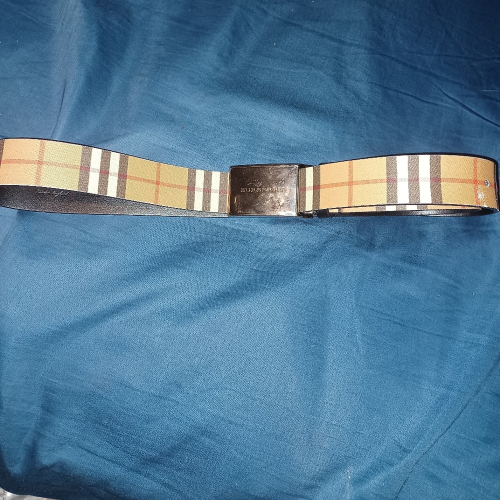 Classic Burberry Men's Belt buckle